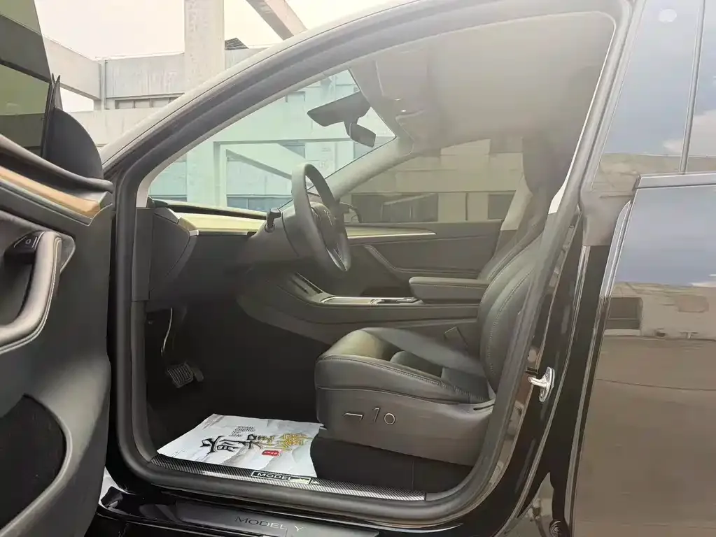 Tesla Model Y — фото 7