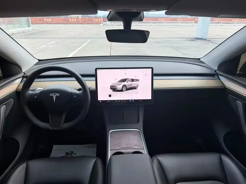 Tesla Model Y — фото 4