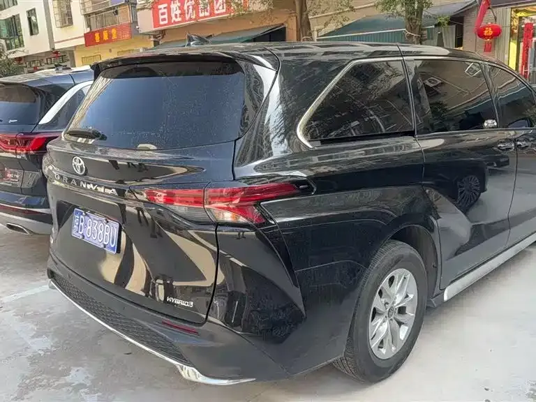 Toyota Granvia — фото 4