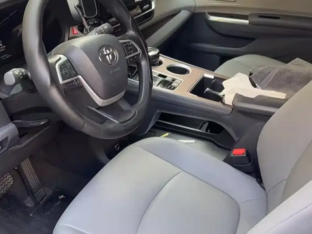 Toyota Granvia — фото 6