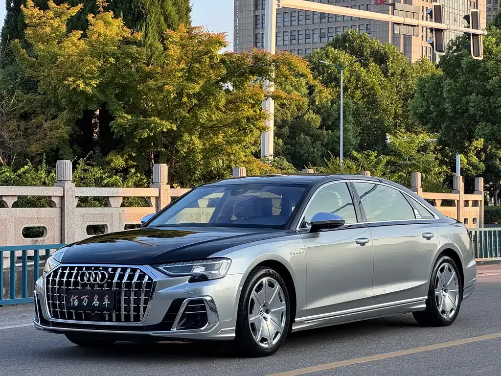 Audi A8 — фото 1