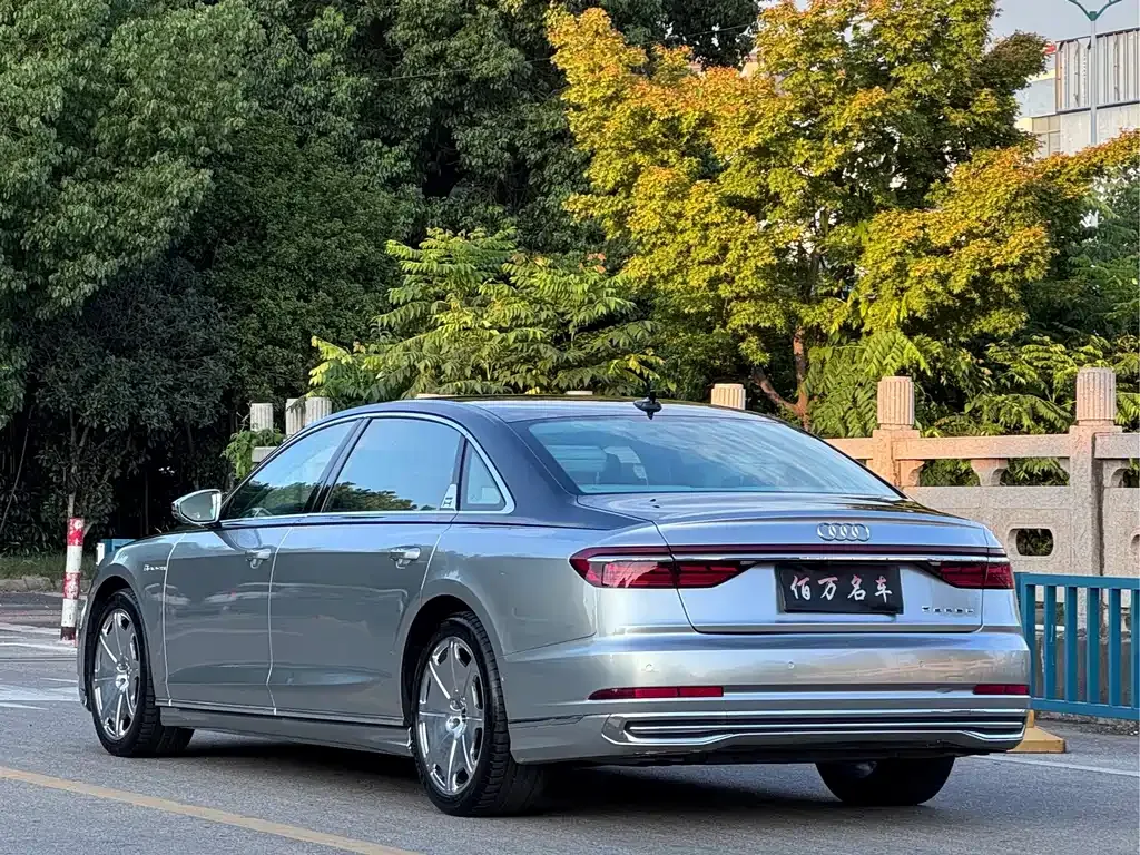 Audi A8 — фото 8