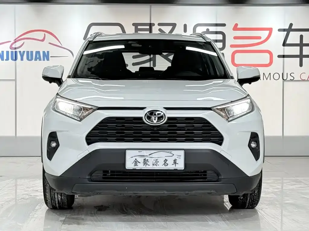 Toyota RAV4 — фото 3