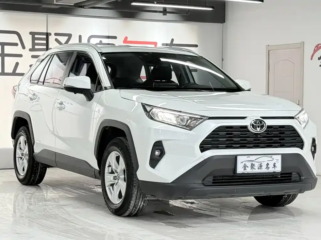 Toyota RAV4 — фото 5