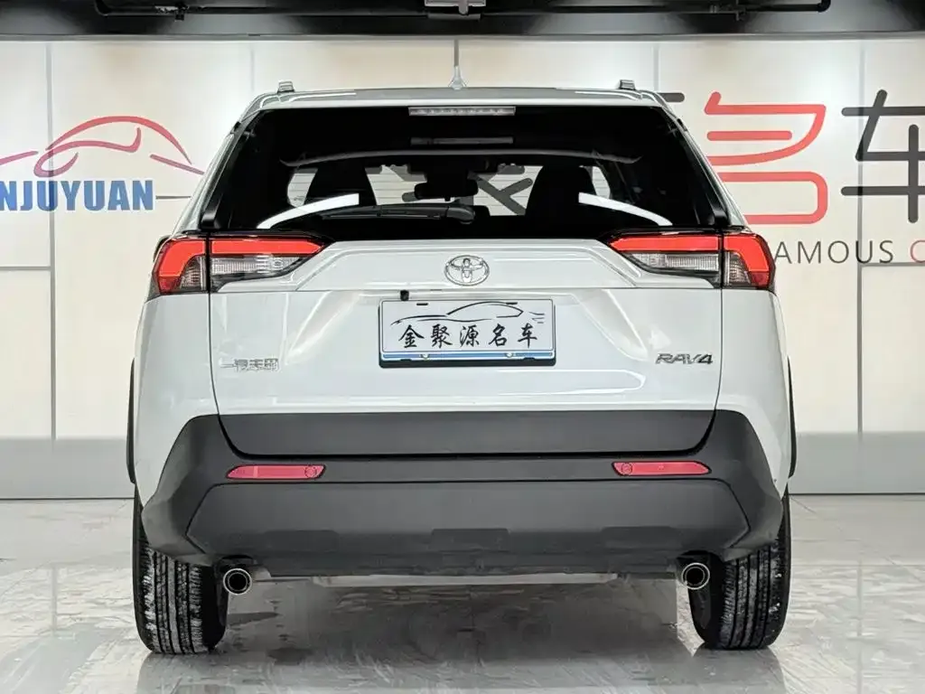 Toyota RAV4 — фото 2