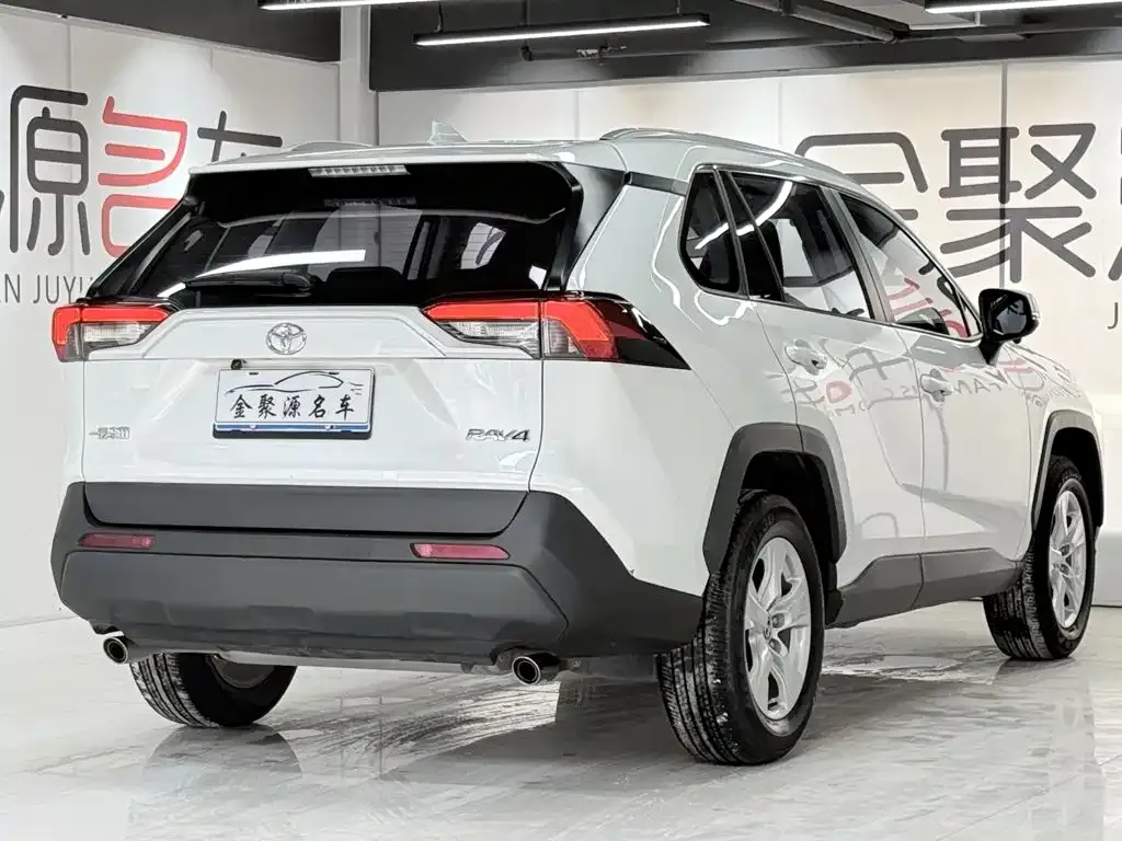 Toyota RAV4 — фото 9