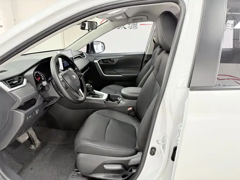 Toyota RAV4 — фото 4