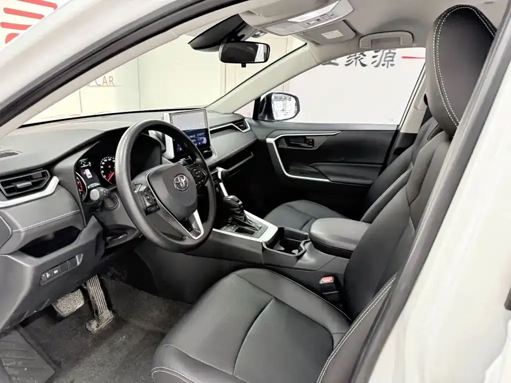 Toyota RAV4 — фото 10