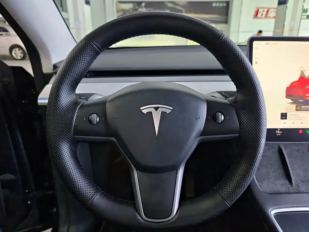 Tesla Model Y — фото 5