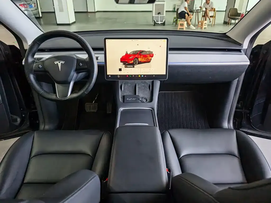 Tesla Model Y — фото 2