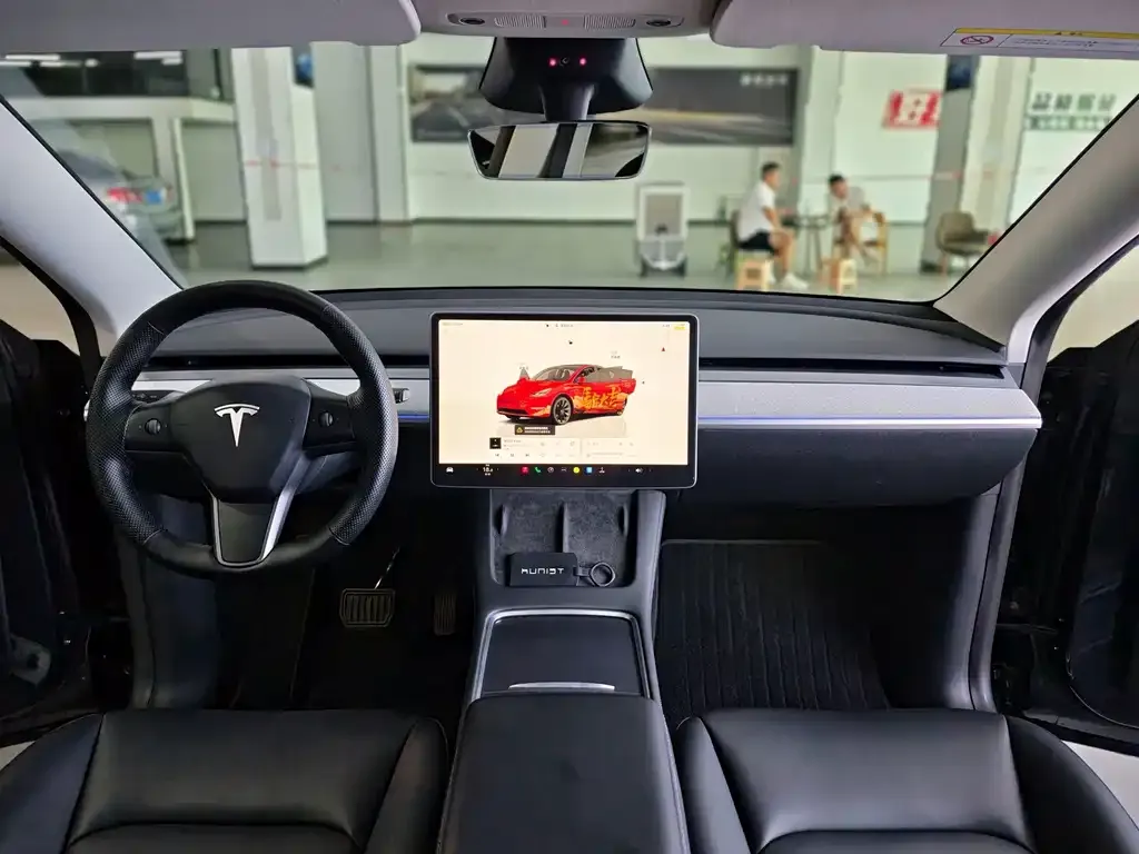 Tesla Model Y — фото 8