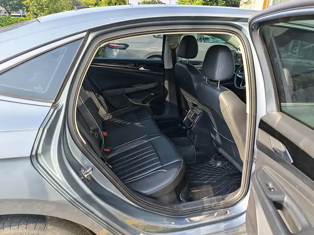 Volkswagen Passat — фото 6