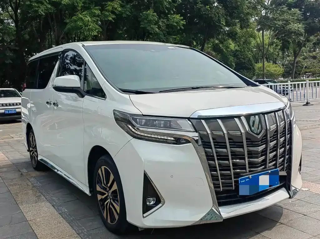Toyota Alphard — фото 4