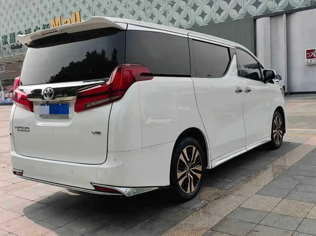 Toyota Alphard — фото 10