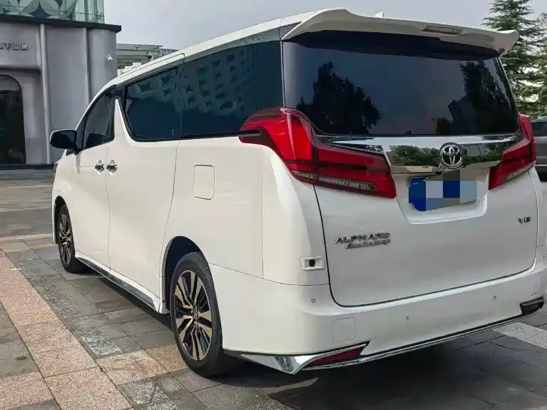 Toyota Alphard — фото 2