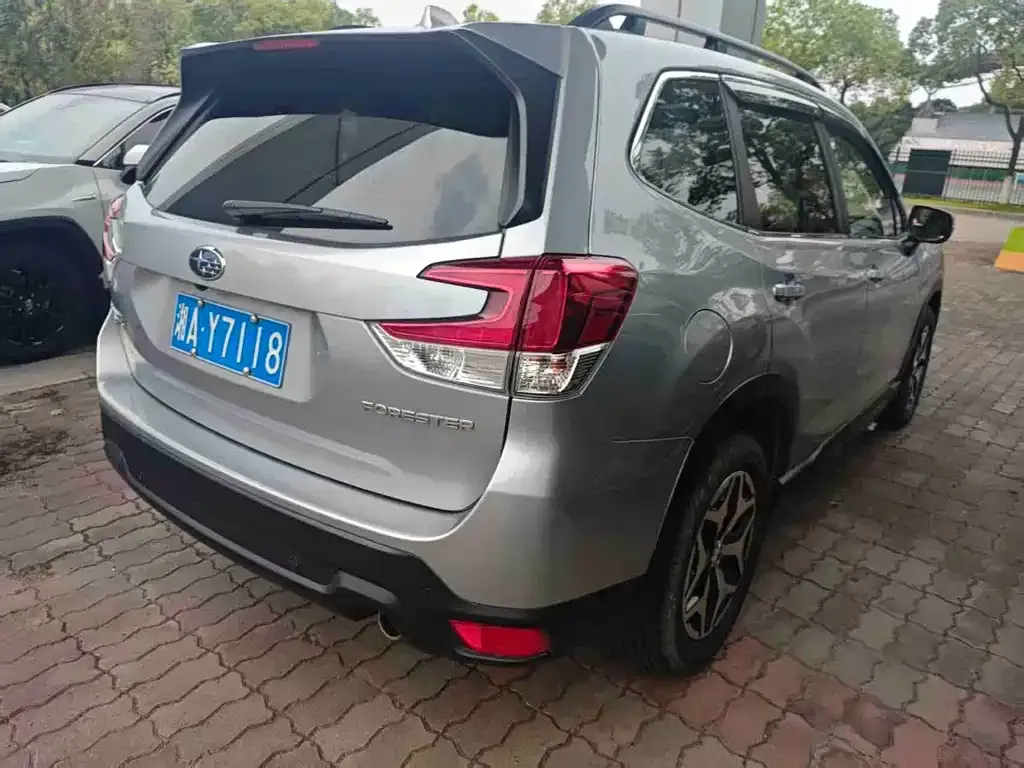 Subaru Forester — фото 10