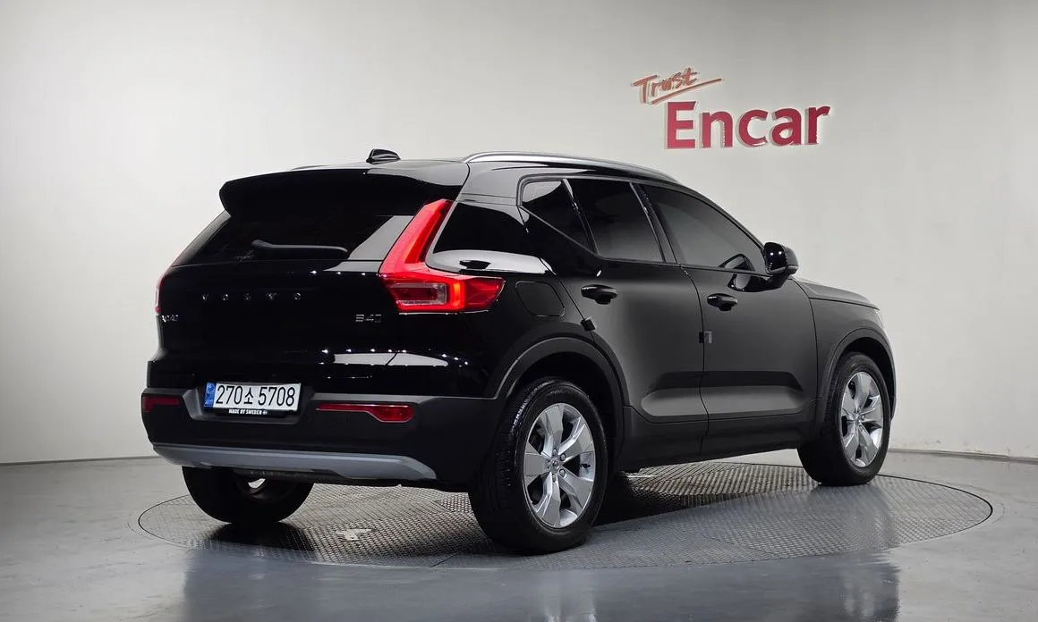 Volvo XC40 — фото 7