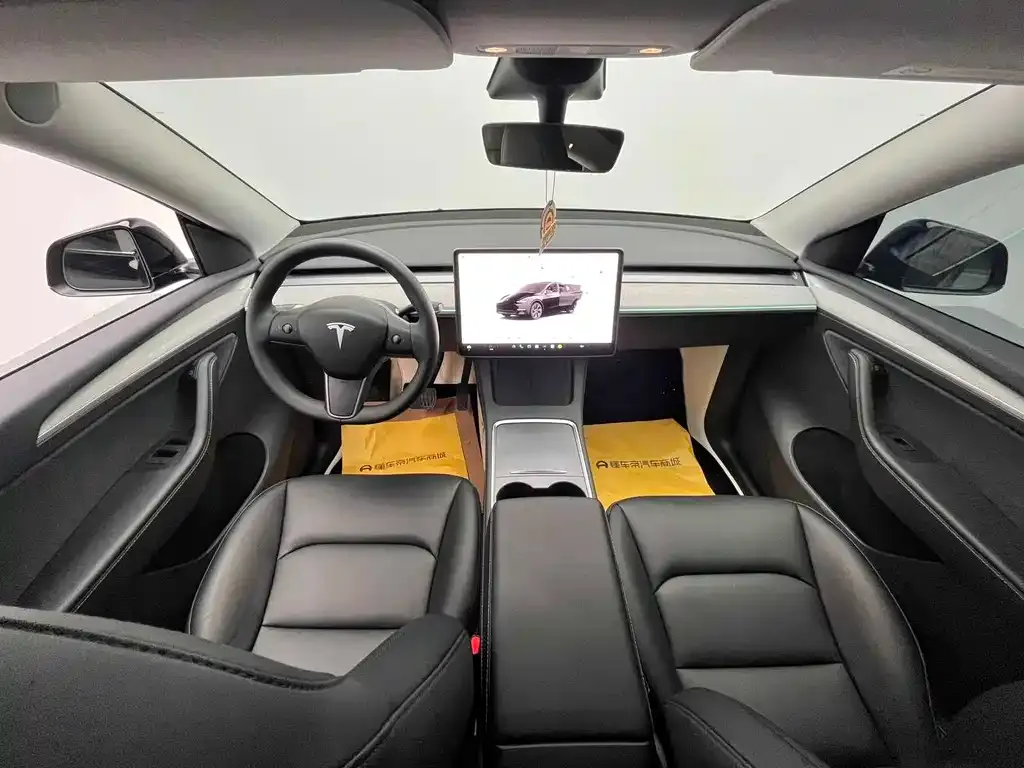Tesla Model Y — фото 9