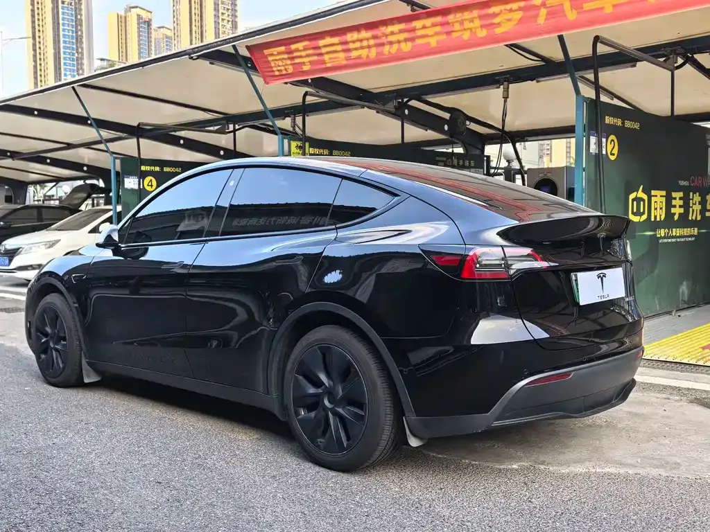 Tesla Model Y — фото 8