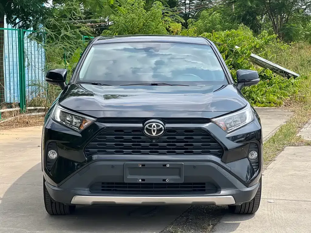 Toyota RAV4 — фото 8