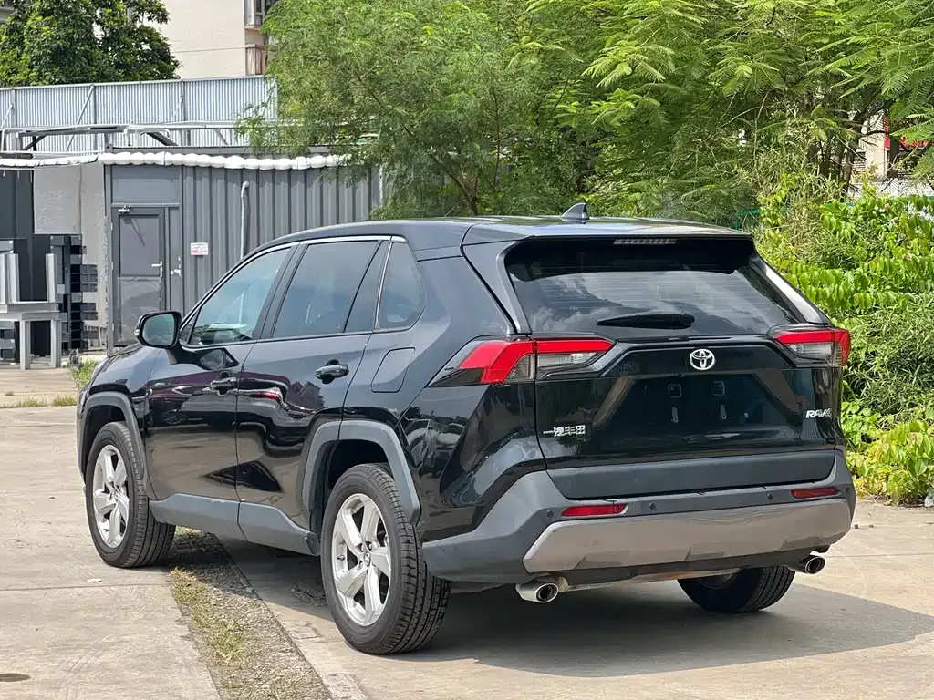 Toyota RAV4 — фото 10