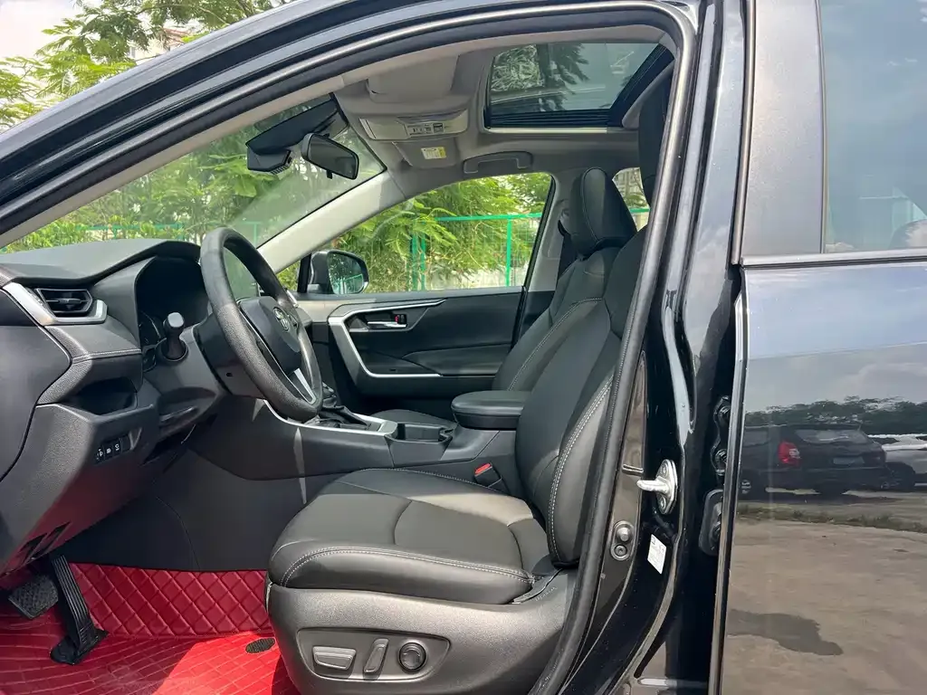 Toyota RAV4 — фото 6