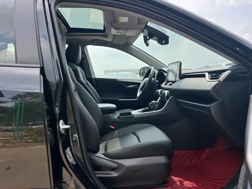Toyota RAV4 — фото 5