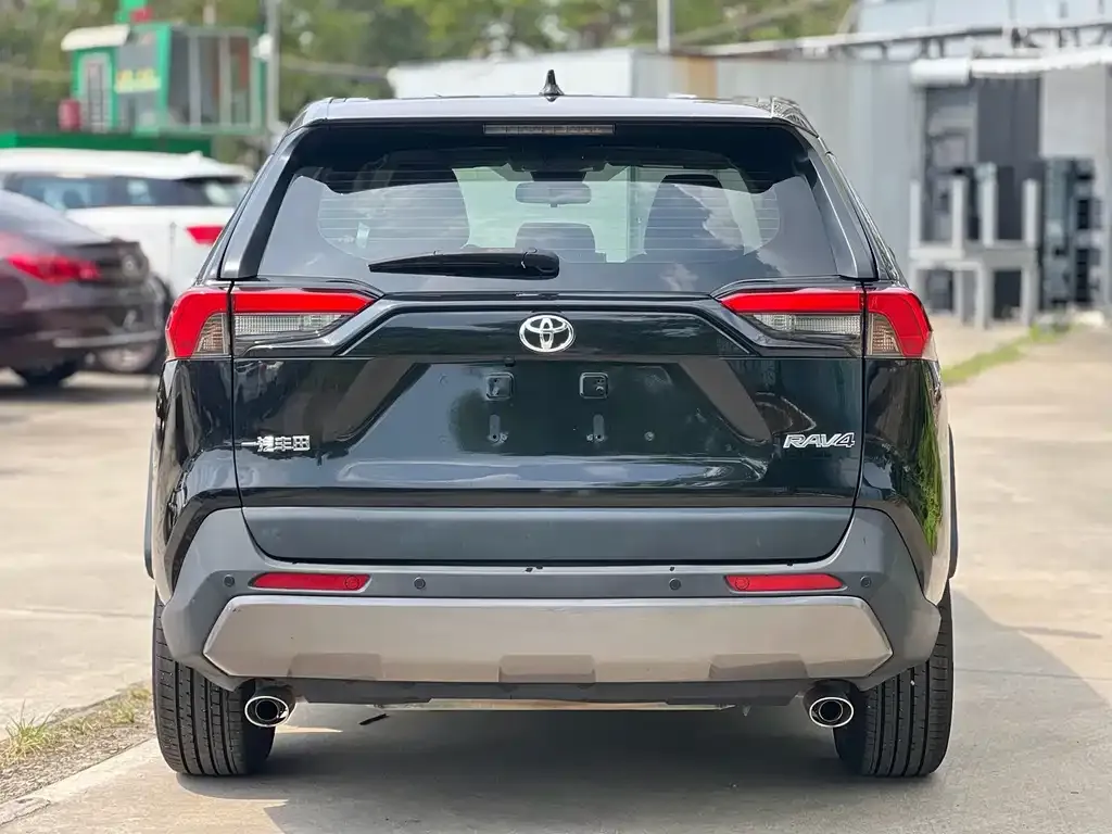 Toyota RAV4 — фото 3