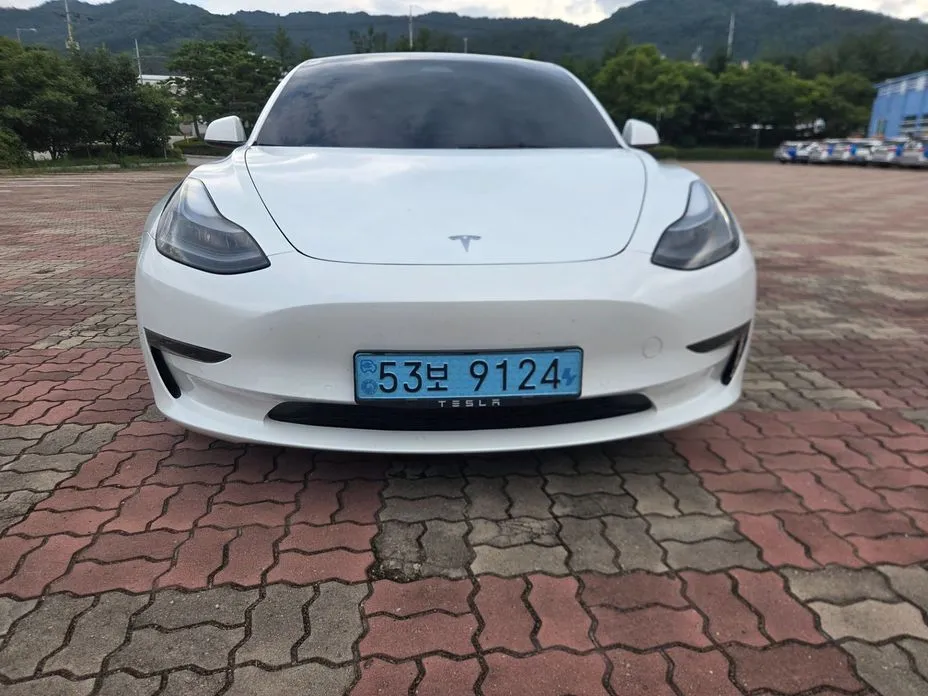 Tesla Model 3 — фото 1