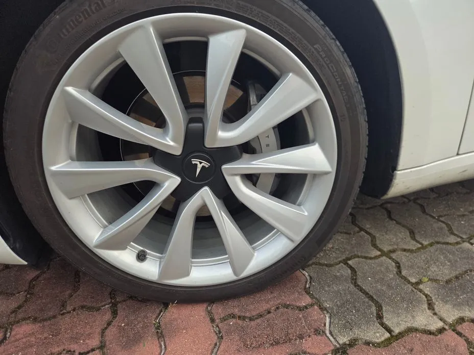 Tesla Model 3 — фото 9