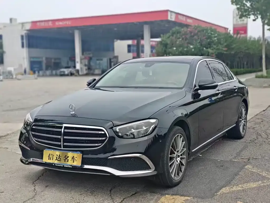 Mercedes-Benz E-Class — фото 1