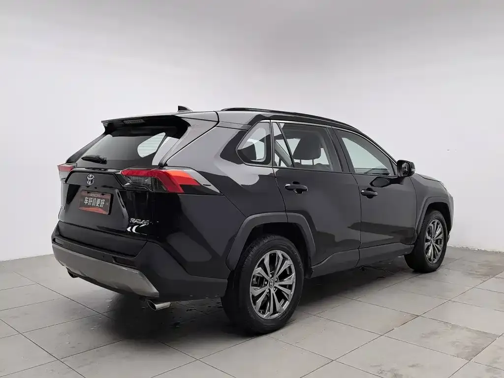Toyota RAV4 — фото 9