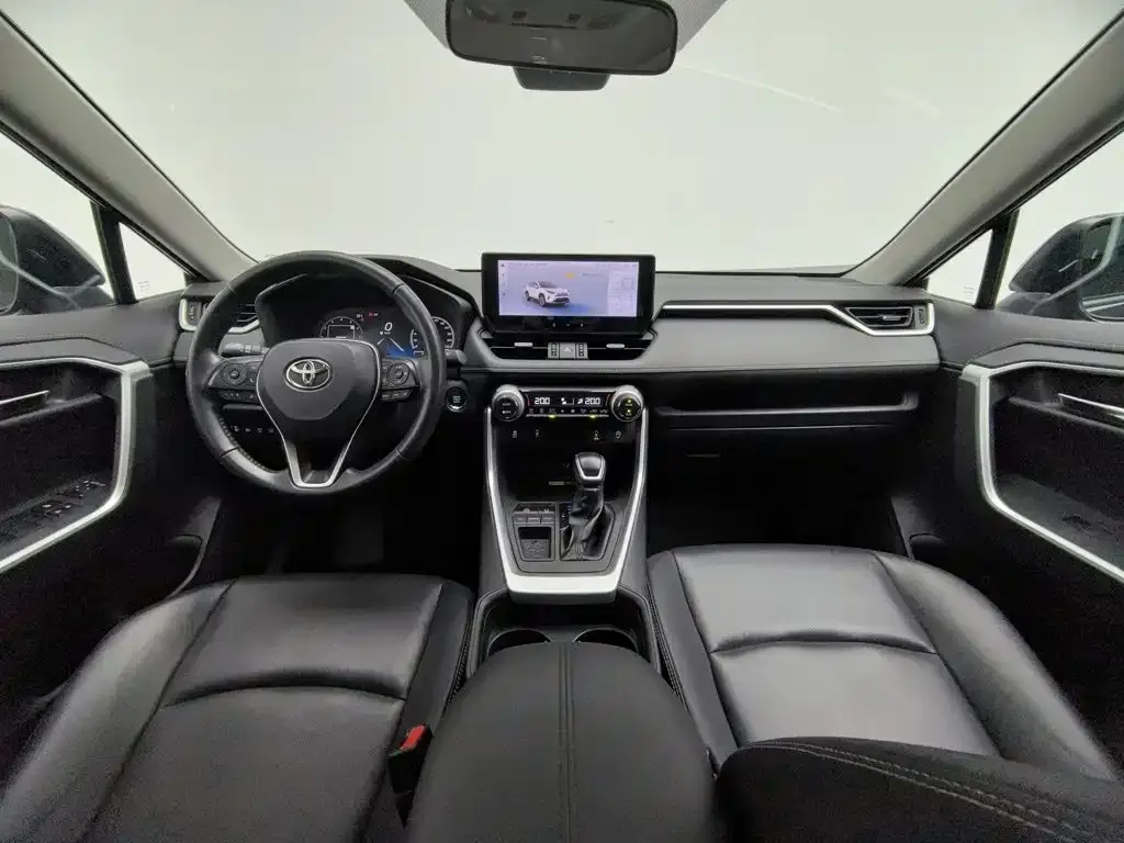 Toyota RAV4 — фото 8