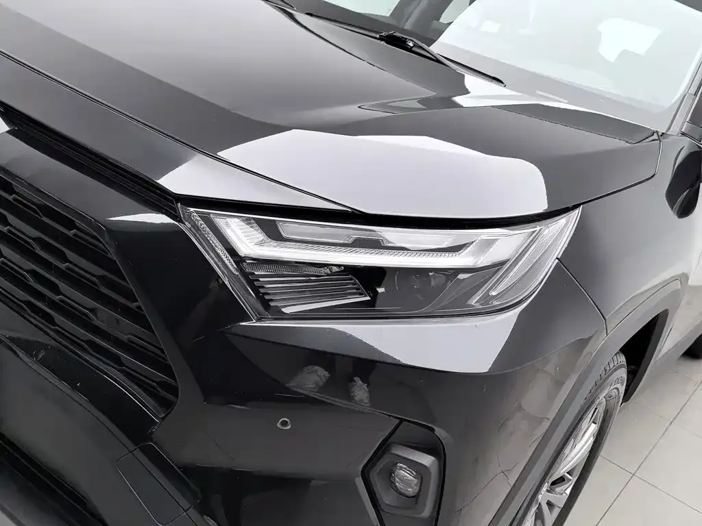 Toyota RAV4 — фото 7