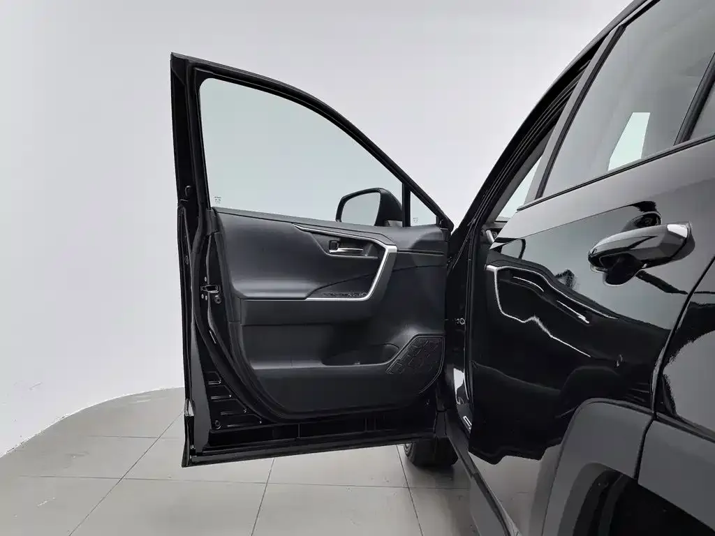Toyota RAV4 — фото 3