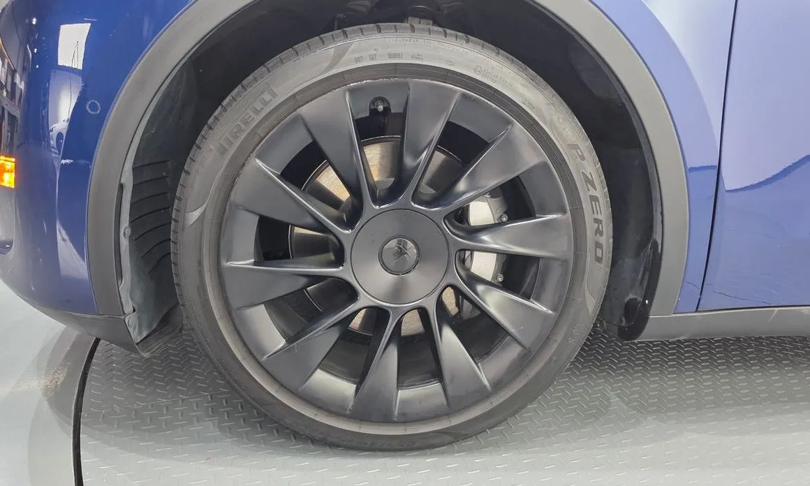 Tesla Model Y — фото 8