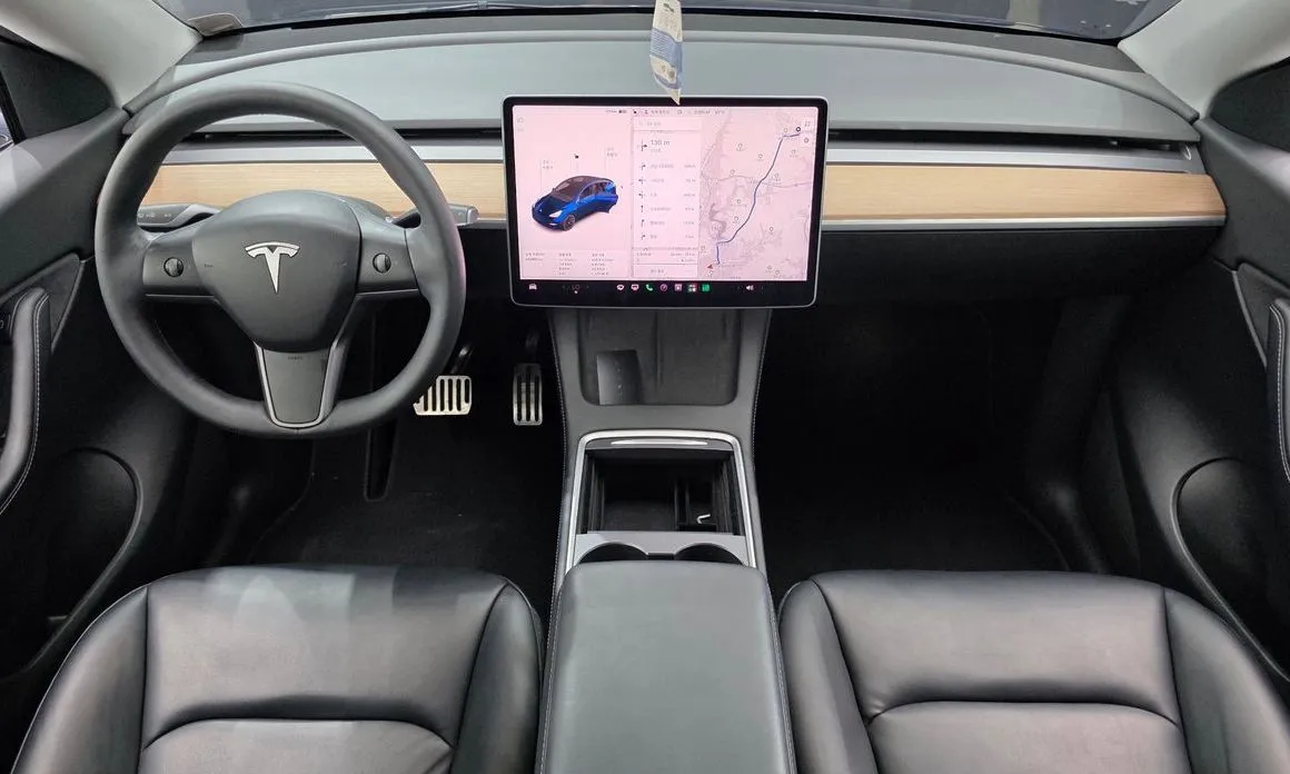 Tesla Model Y — фото 6