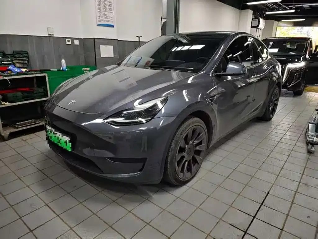 Tesla Model Y — фото 1