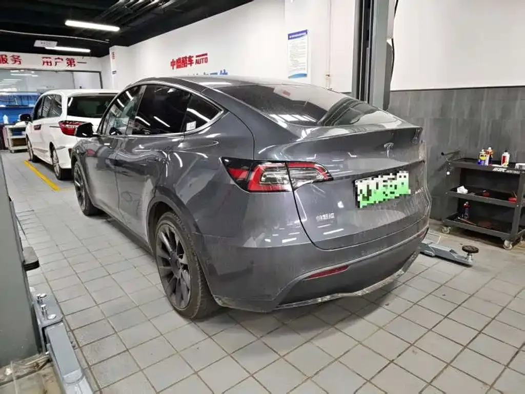 Tesla Model Y — фото 6