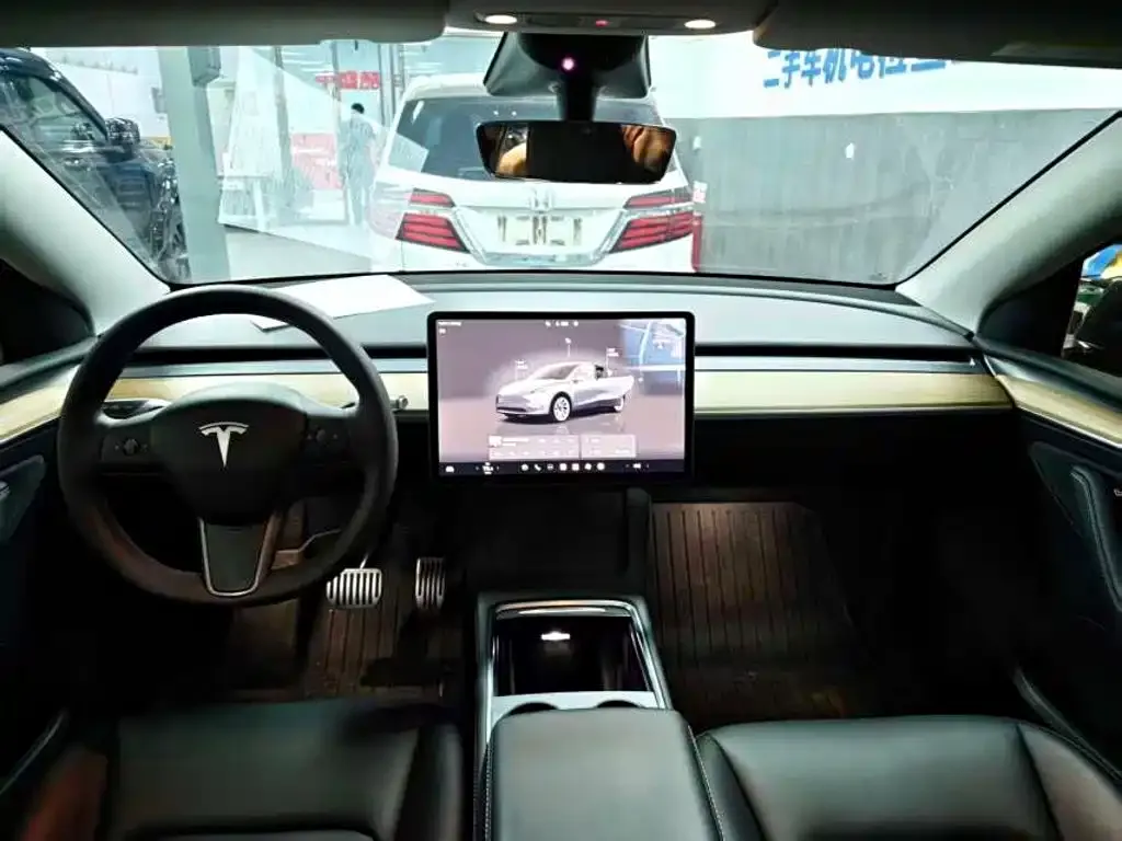 Tesla Model Y — фото 8