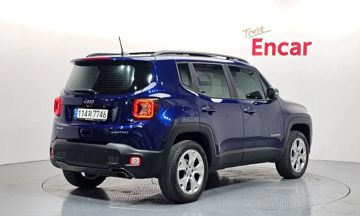 Jeep Renegade — фото 3