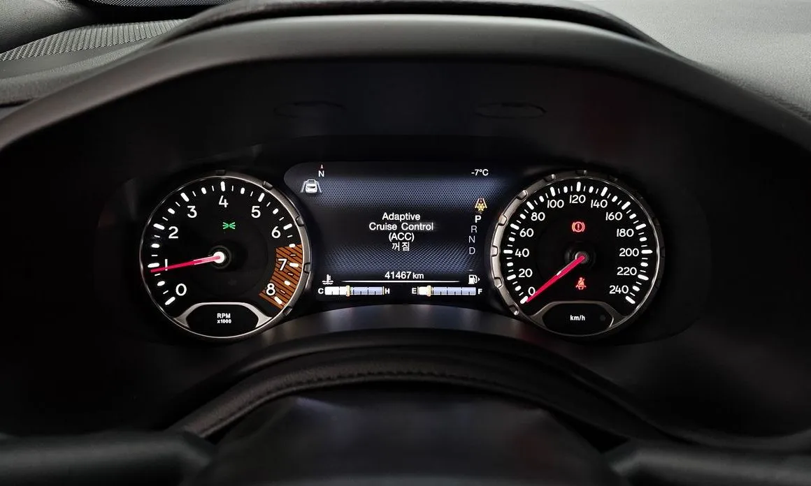 Jeep Renegade — фото 10