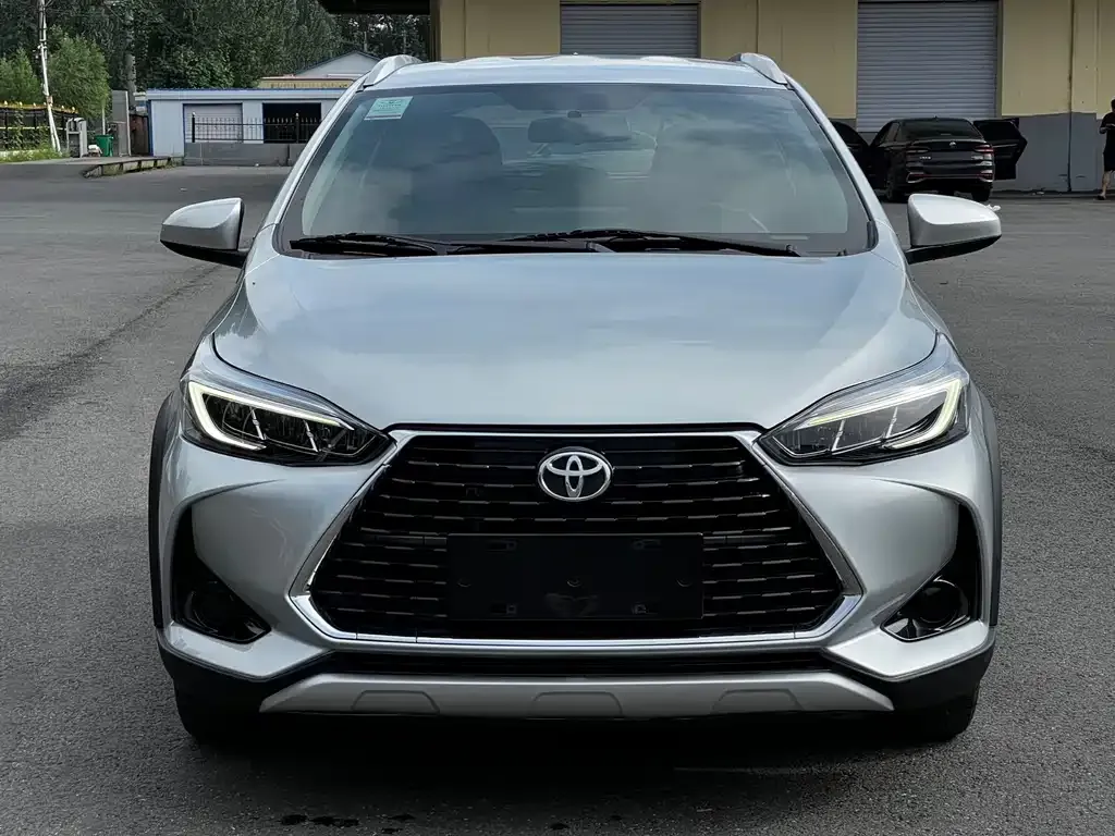 Toyota Yaris L — фото 2