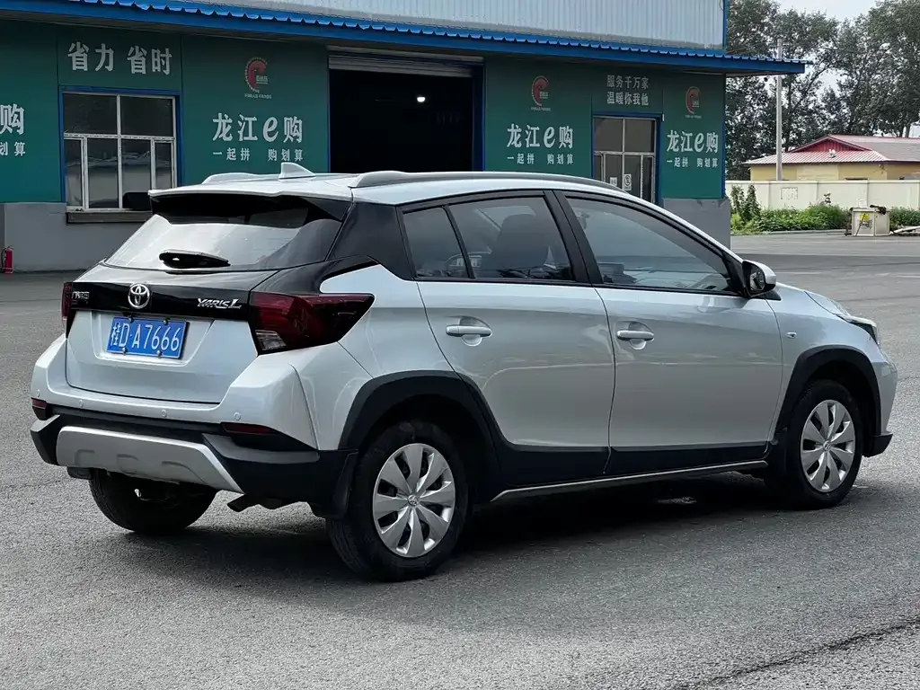 Toyota Yaris L — фото 9