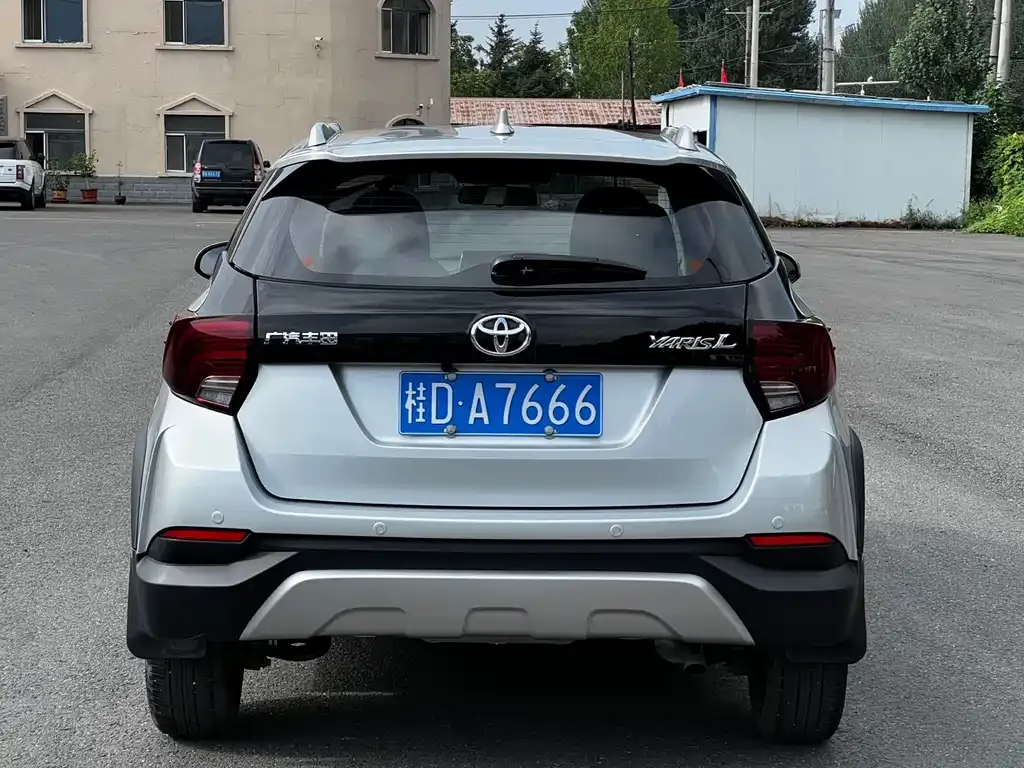 Toyota Yaris L — фото 4