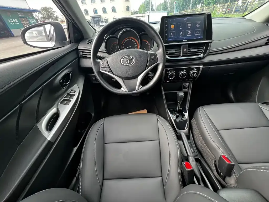Toyota Yaris L — фото 8