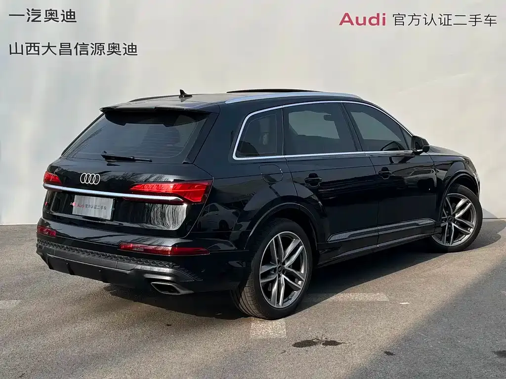 Audi Q7 — фото 8