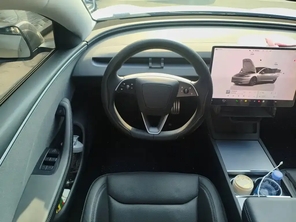 Tesla Model 3 — фото 8