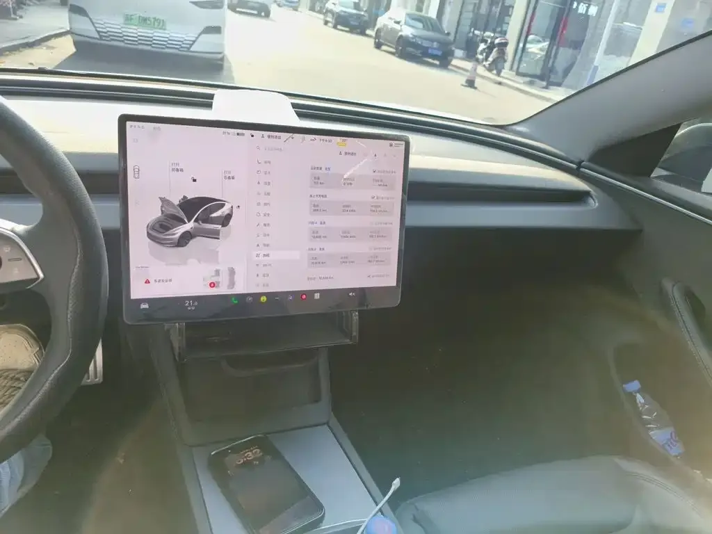 Tesla Model 3 — фото 5