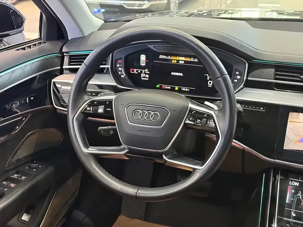 Audi A8 — фото 5